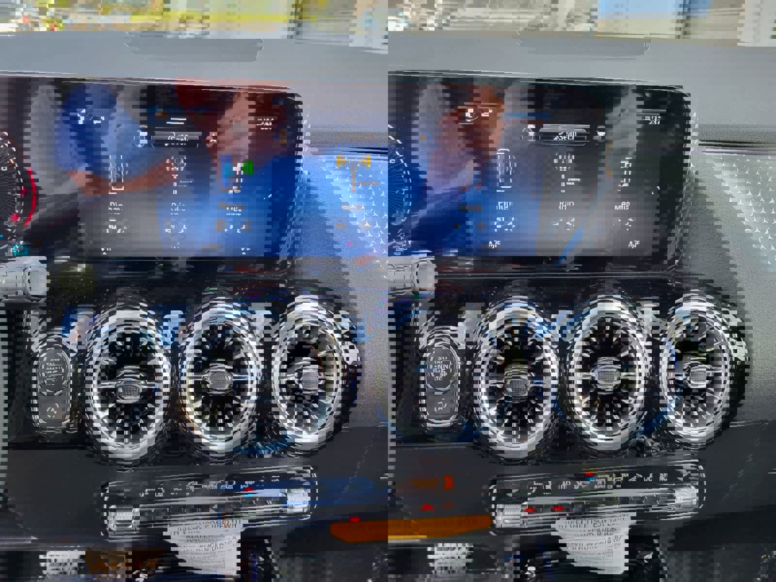 New 2025 Mercedes-Benz GLA 250 image 3