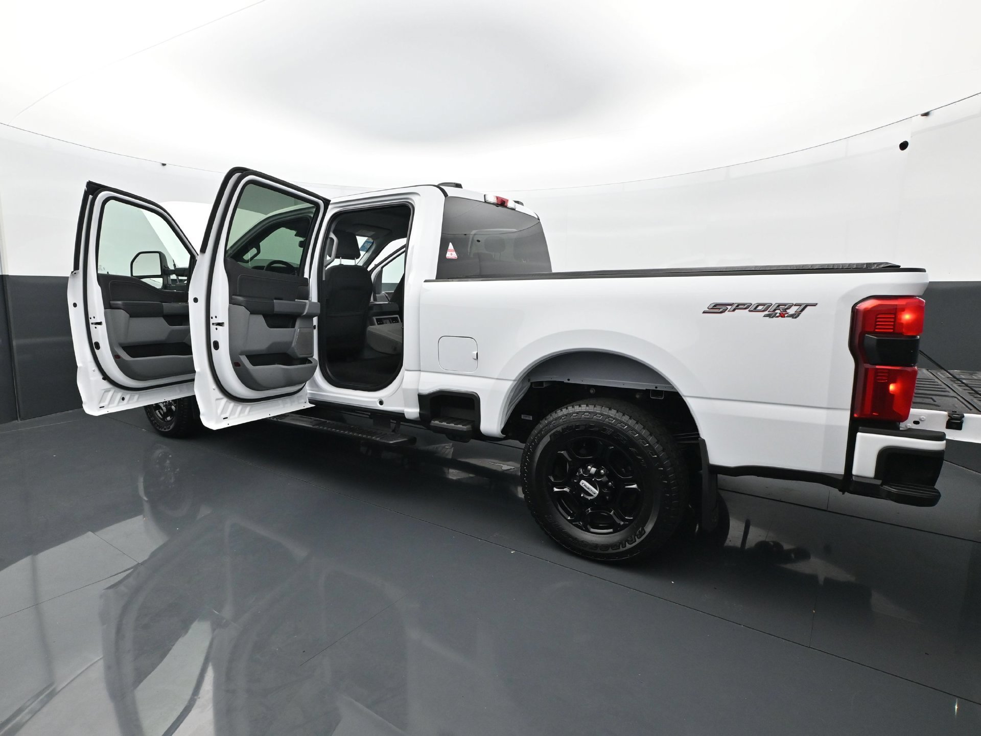Used 2024 Ford F250 XLT w/ XLT Premium Package AWD/4WD image 32