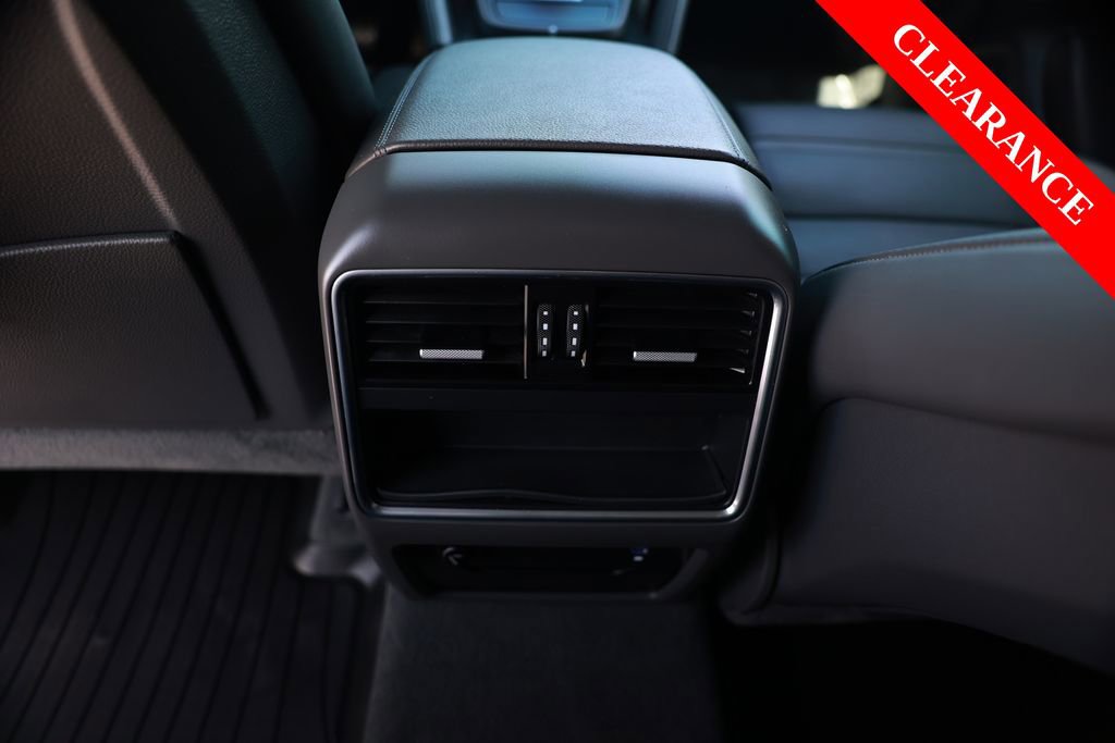 Used 2023 Porsche Cayenne Platinum Edition AWD/4WD image 31