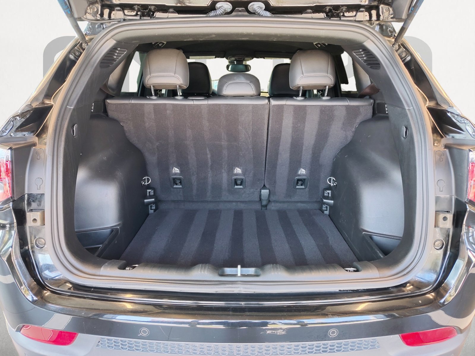 Used 2023 Jeep Compass Limited image 16