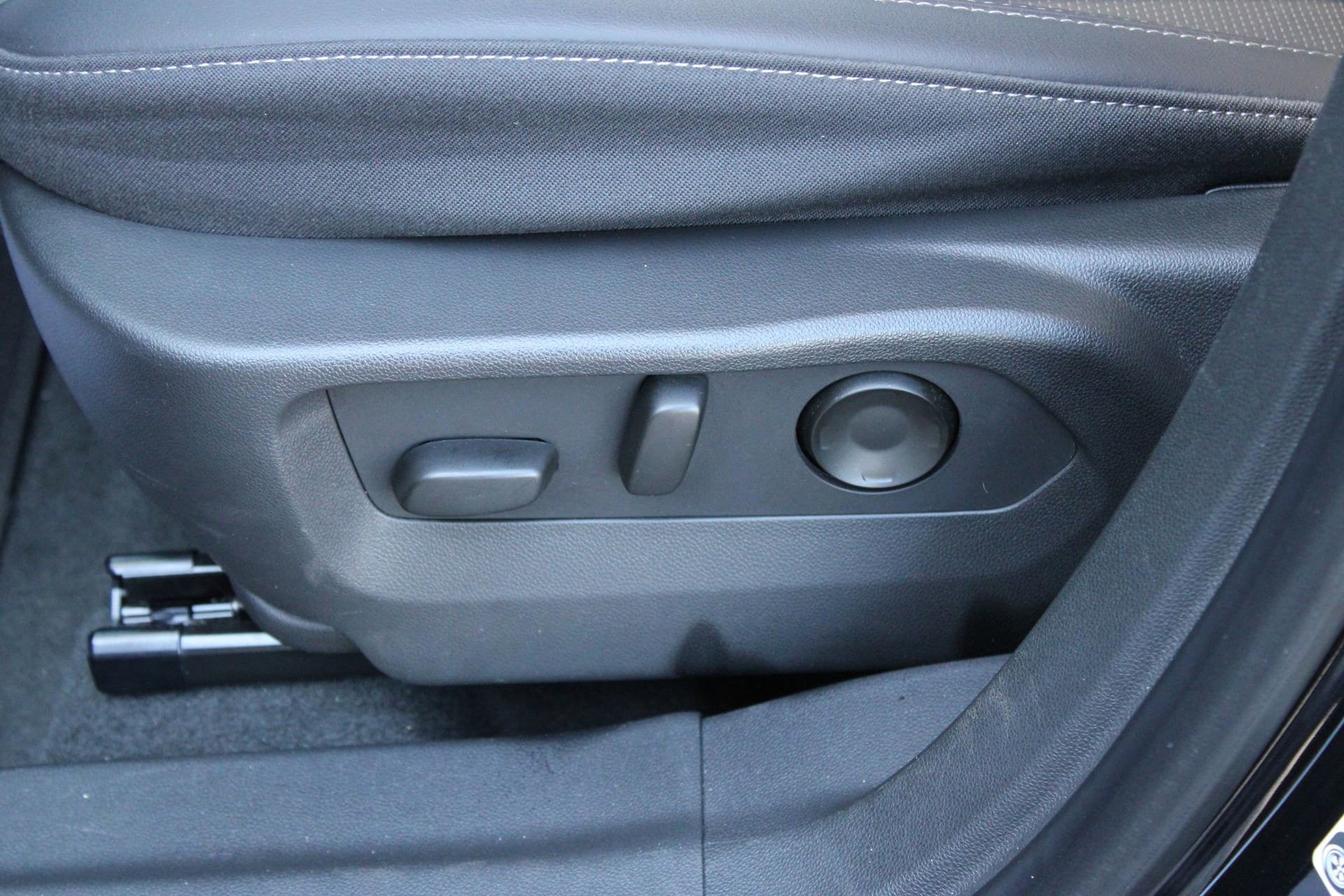 Used 2025 Buick Envision Preferred AWD/4WD image 13