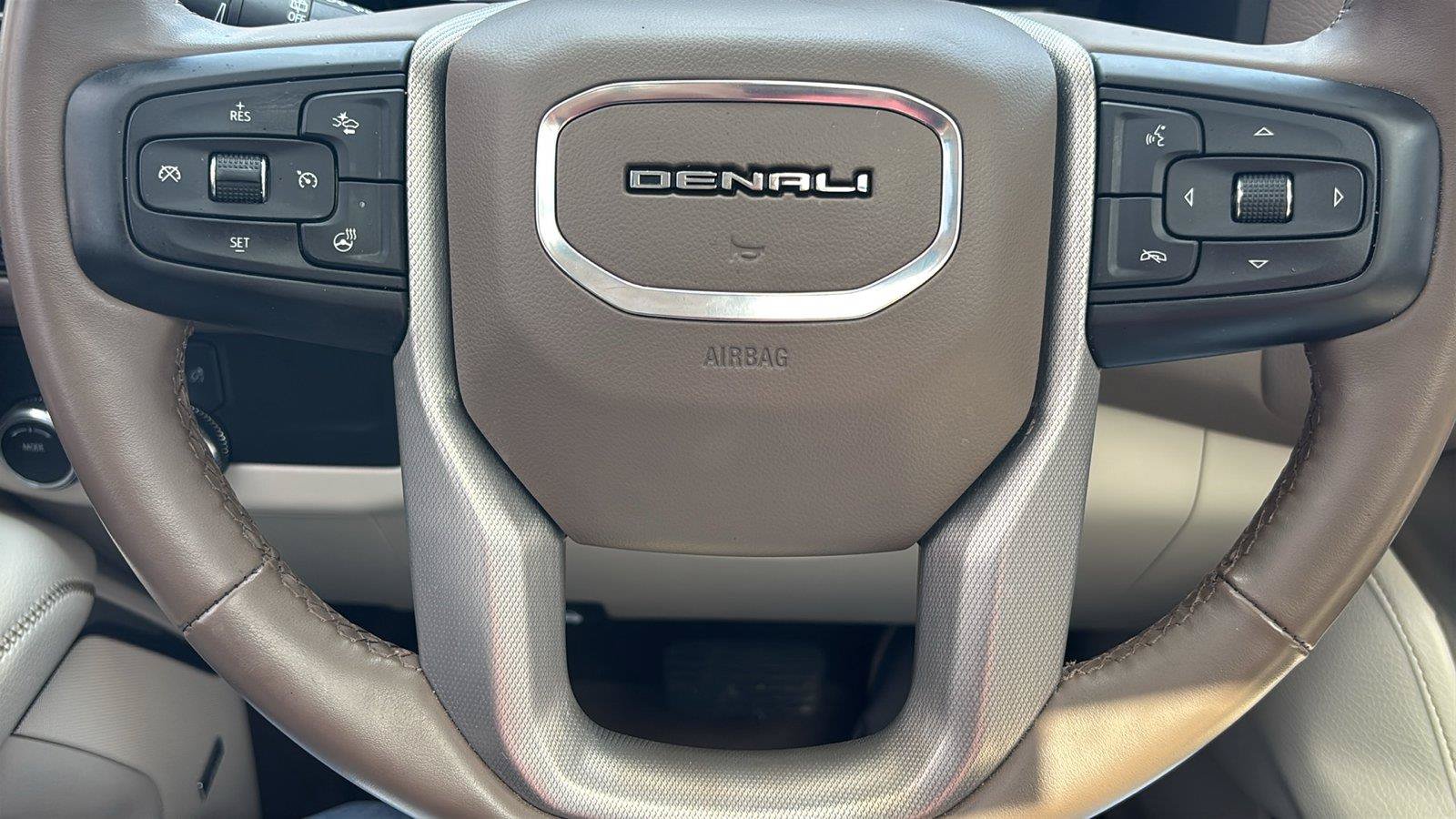 Certified 2023 GMC Yukon XL Denali RWD image 32