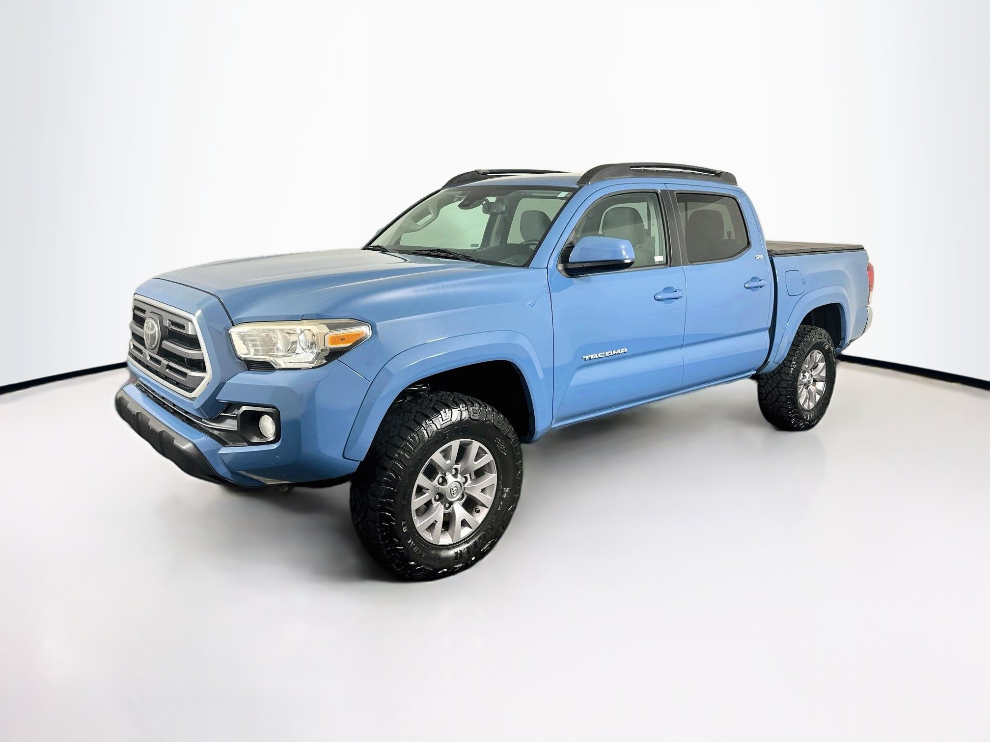 Used 2019 Toyota Tacoma SR5 AWD/4WD image 3