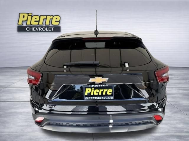 New 2026 Chevrolet Trax LS w/ LS Convenience Package FWD image 3
