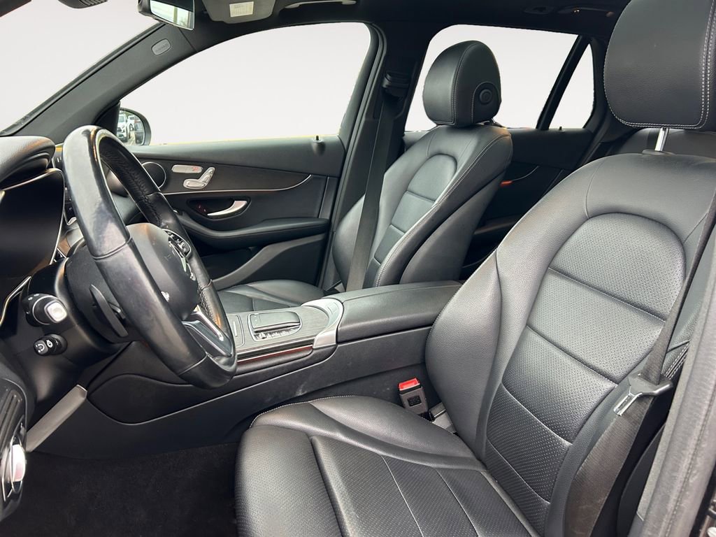 Used 2022 Mercedes-Benz GLC 300 4MATIC image 9