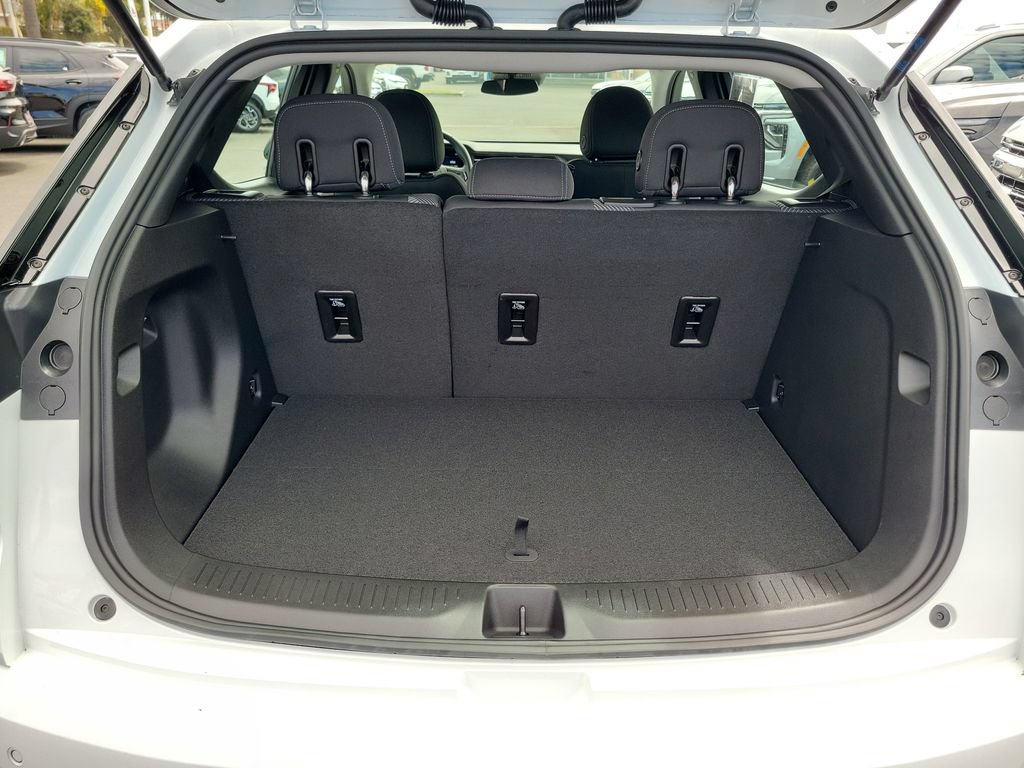 Used 2027 Chevrolet Bolt LT w/ Comfort Package FWD image 18