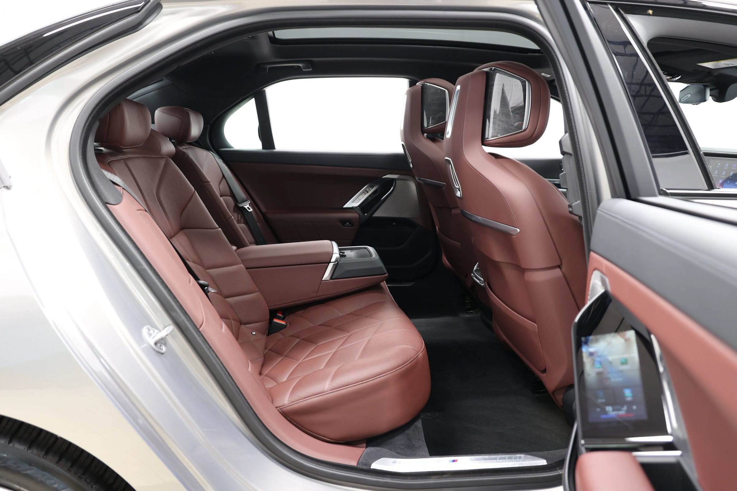 Used 2023 BMW 740i w/ Parking Assistance Package RWD image 79