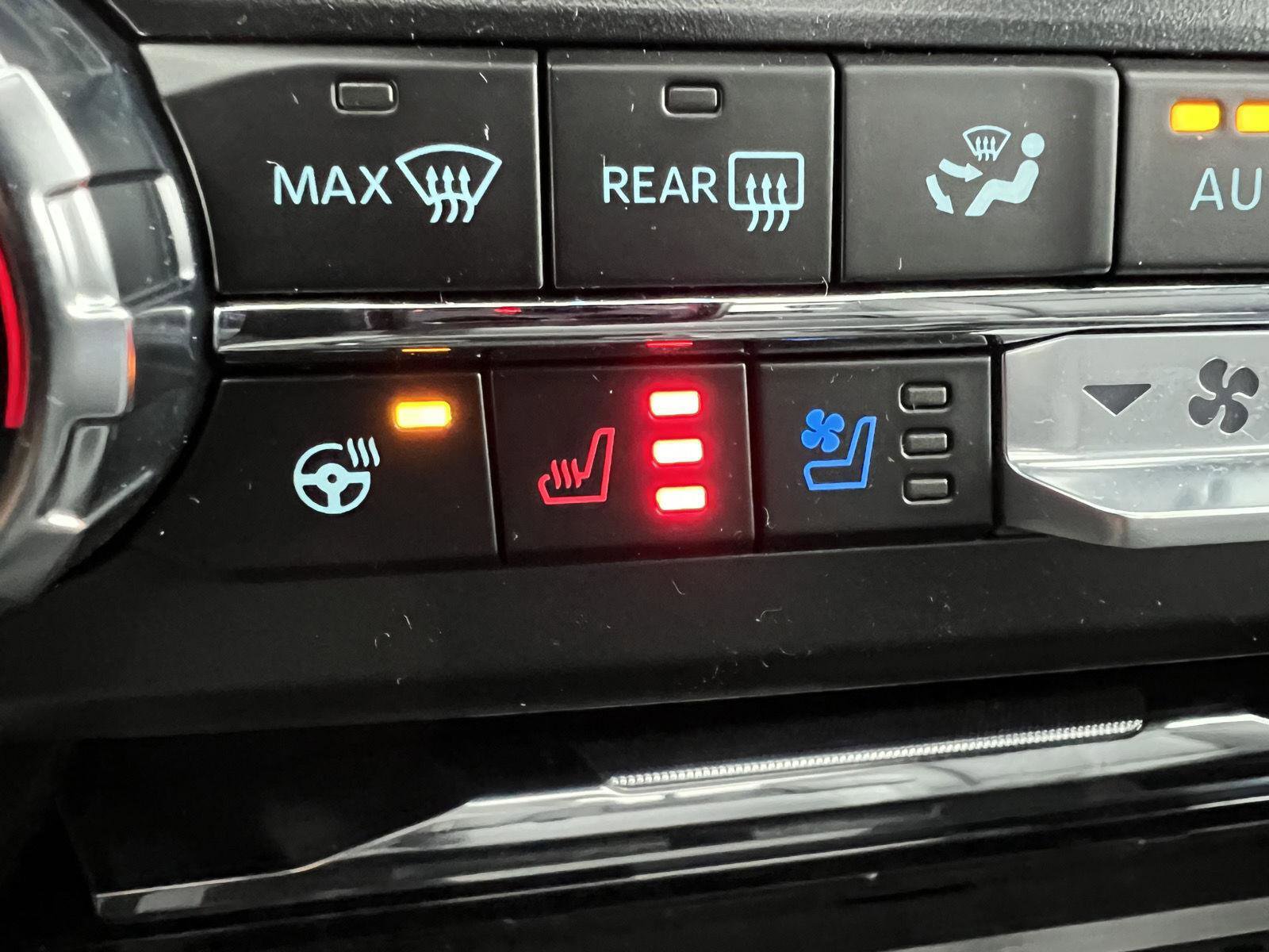 New 2026 Ford F350 Lariat w/ Black Appearance Package image 39