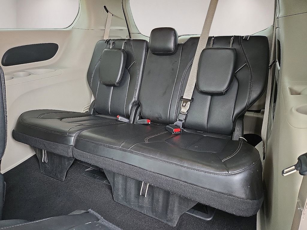 Used 2023 Chrysler Pacifica Touring-L FWD image 15
