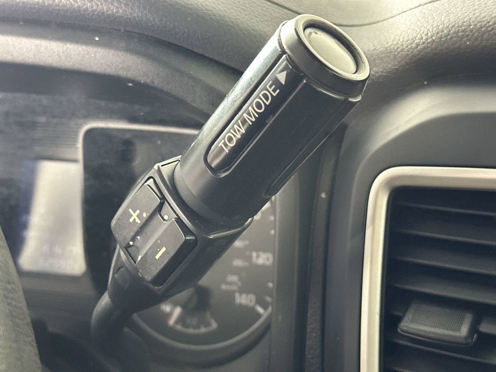 Used 2017 Nissan Titan S image 19