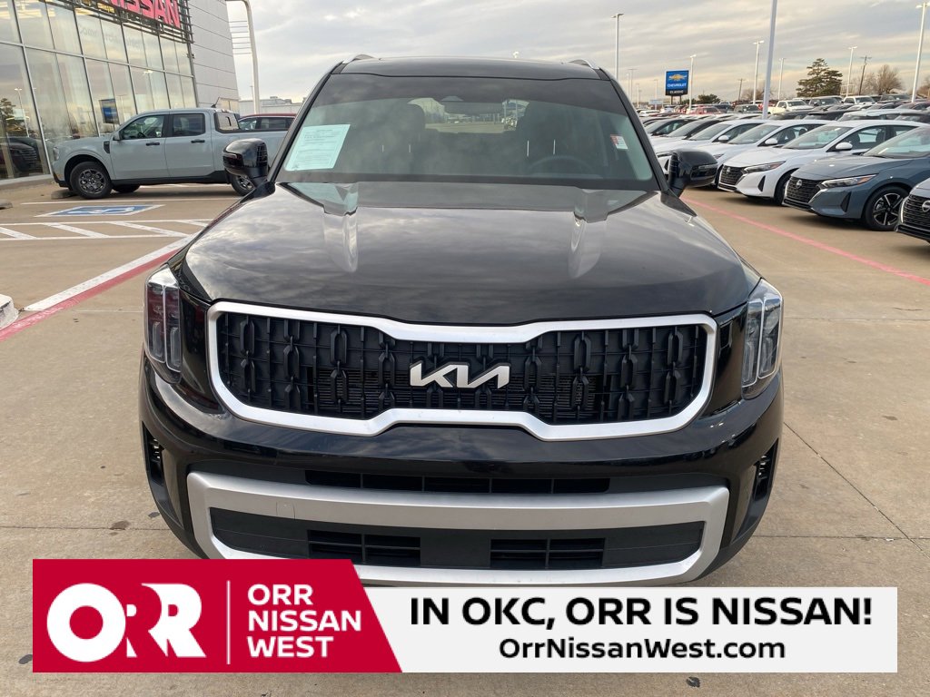 Used 2024 Kia Telluride EX w/ EX Captain's Chair Package image 8