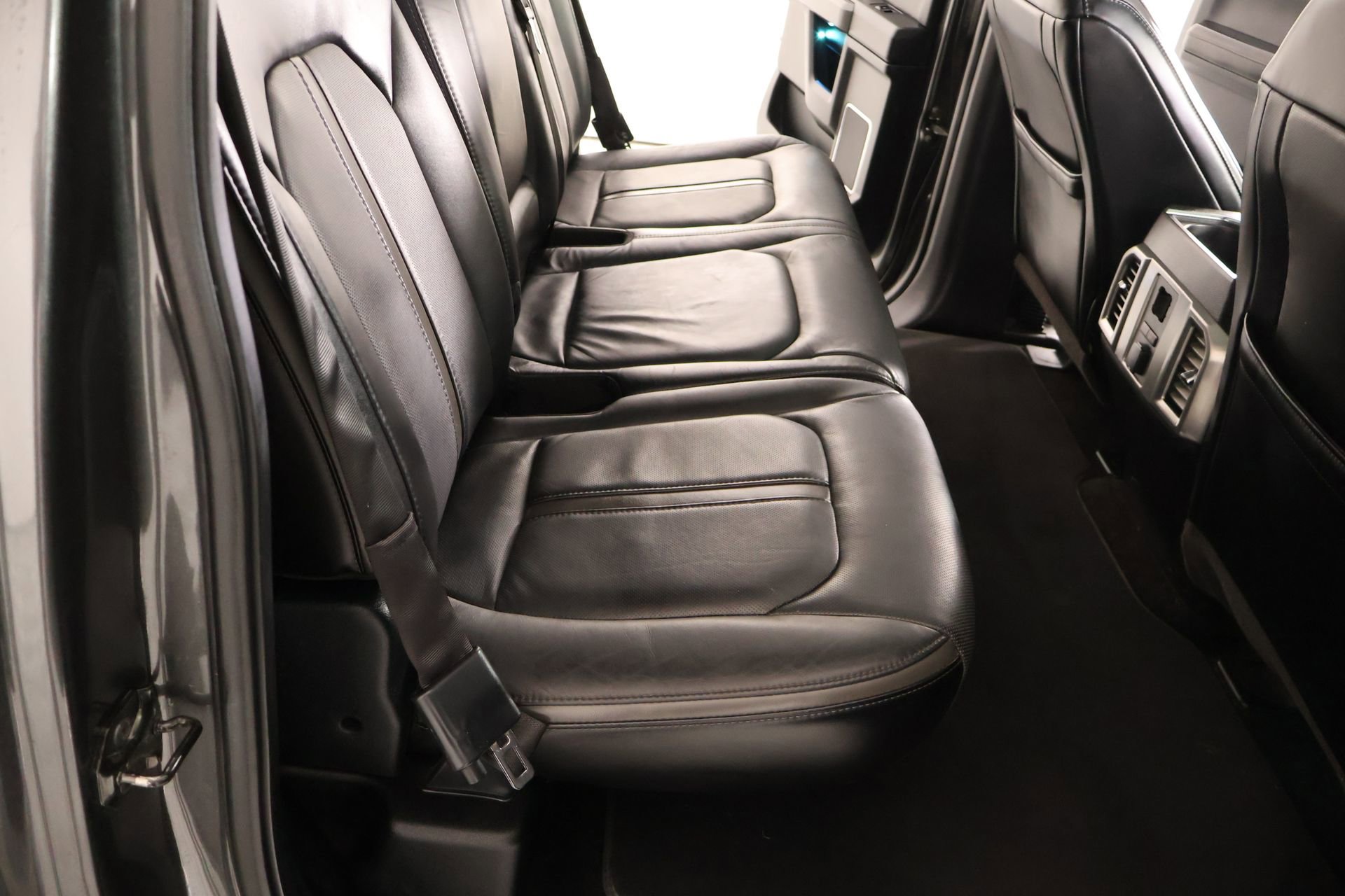 Used 2015 Ford F150 Platinum w/ Equipment Group 701A Luxury AWD/4WD image 17