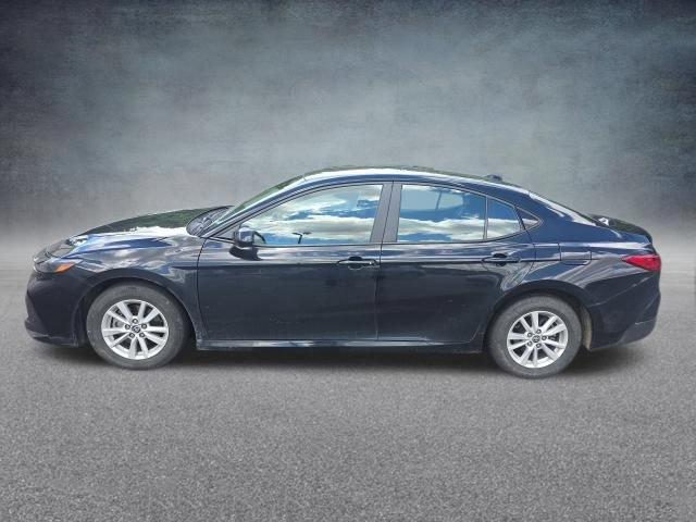 Used 2025 Toyota Camry LE FWD image 5
