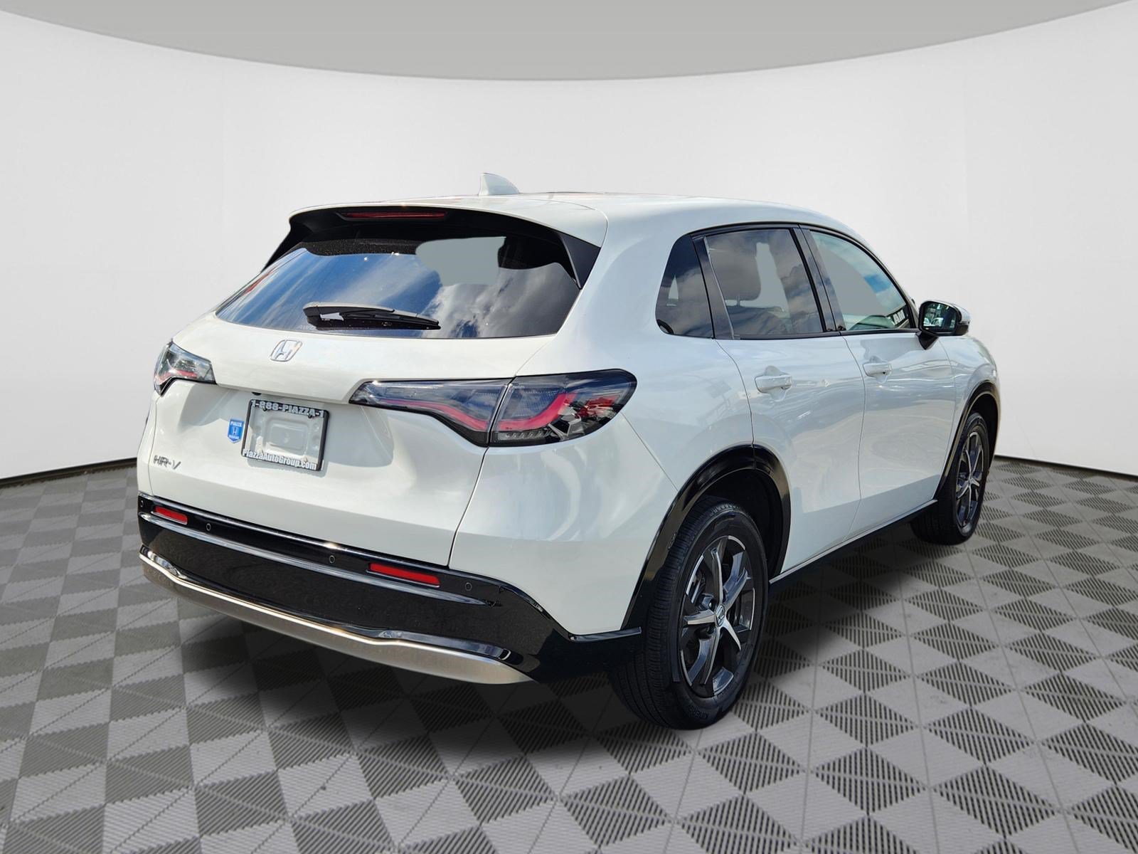Certified 2024 Honda HR-V EX-L image 4