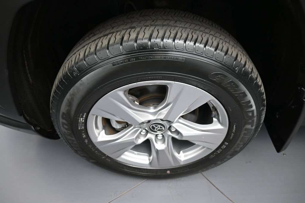Used 2023 Toyota RAV4 XLE AWD/4WD image 14