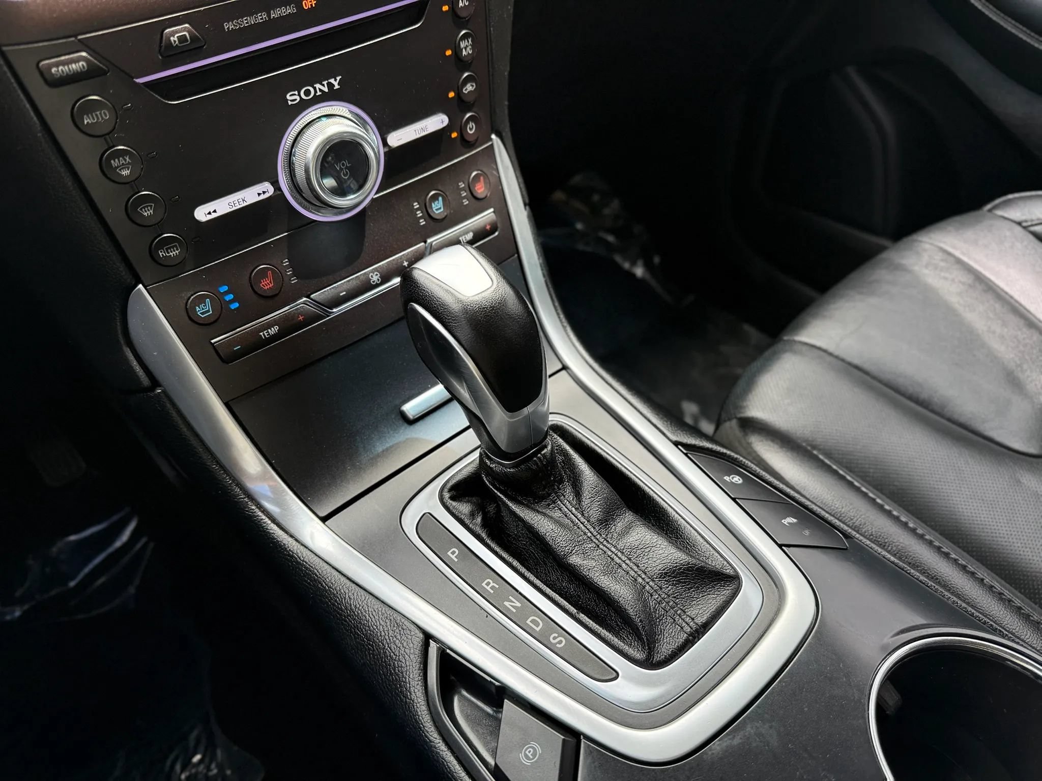 Used 2018 Ford Edge Titanium w/ Equipment Group 302A AWD/4WD image 37