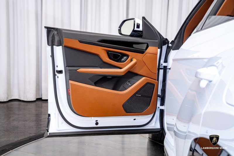 Used 2025 Lamborghini Urus SE image 19