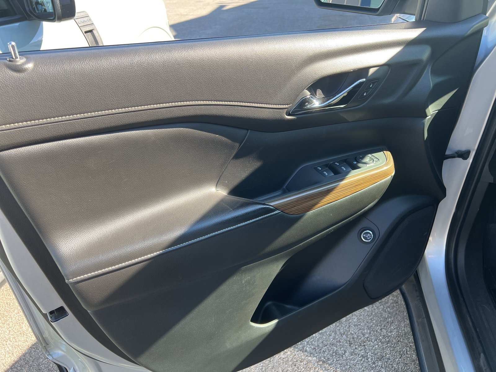 Used 2019 GMC Acadia SLE w/ Driver Alert Package I image 10