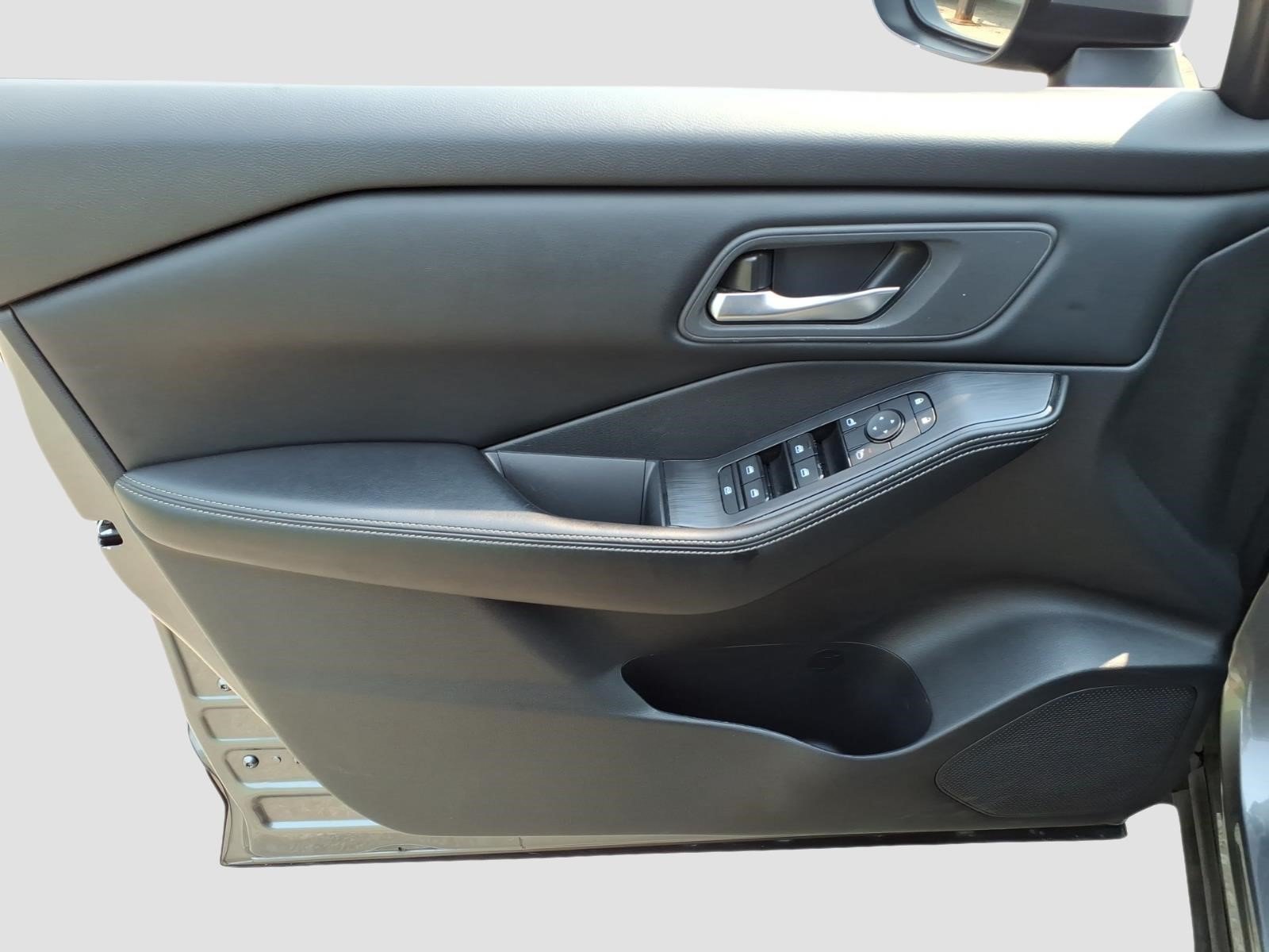 Used 2025 Nissan Rogue SV AWD/4WD image 21
