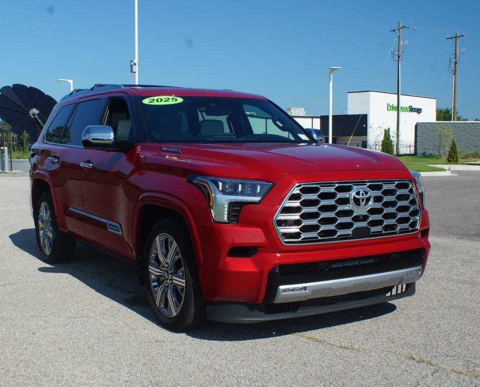 Used 2025 Toyota Sequoia Capstone AWD/4WD image 2