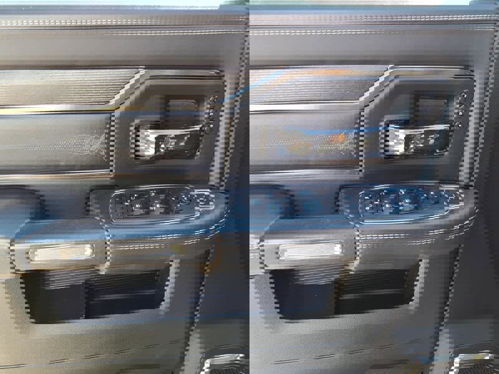 Used 2022 RAM 2500 Limited w/ Towing Technology Group image 3