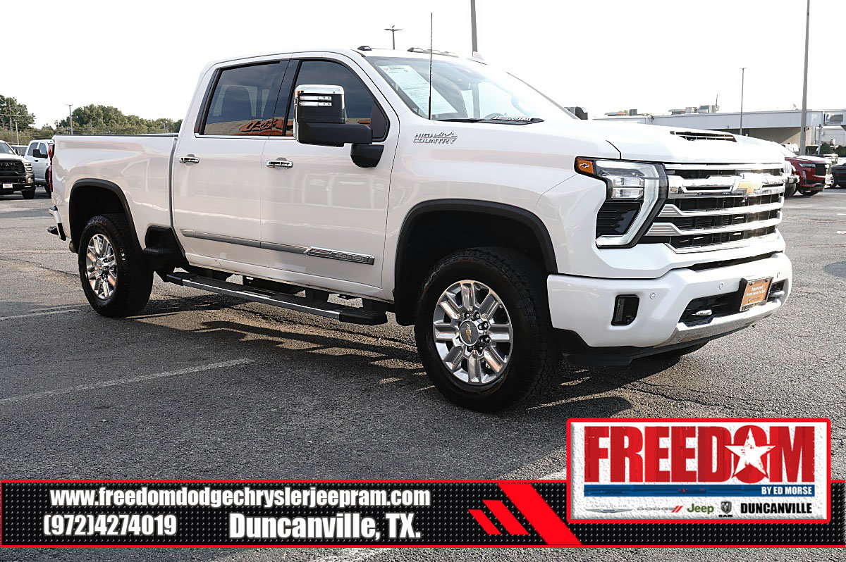 Used 2025 Chevrolet Silverado 2500 High Country w/ High Country Premium Package AWD/4WD image 7