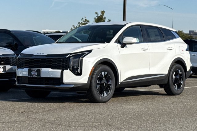New 2027 Kia Sportage LX FWD image 8