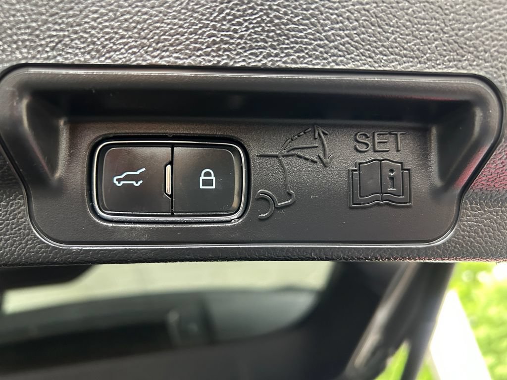 Used 2022 Ford Explorer Limited RWD image 25
