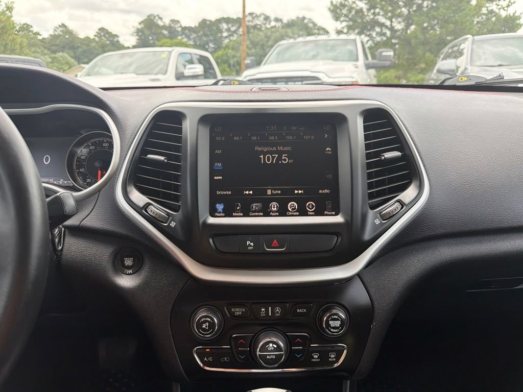 Used 2017 Jeep Cherokee Trailhawk w/ Comfort/Convenience Group AWD/4WD image 32