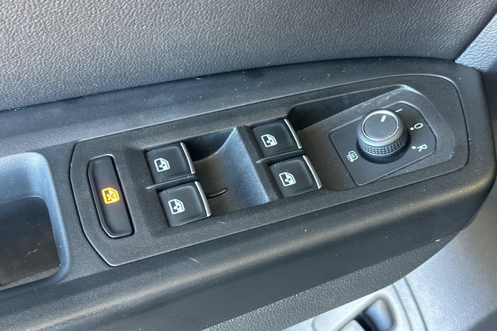 Used 2018 Volkswagen Atlas SEL AWD/4WD image 11