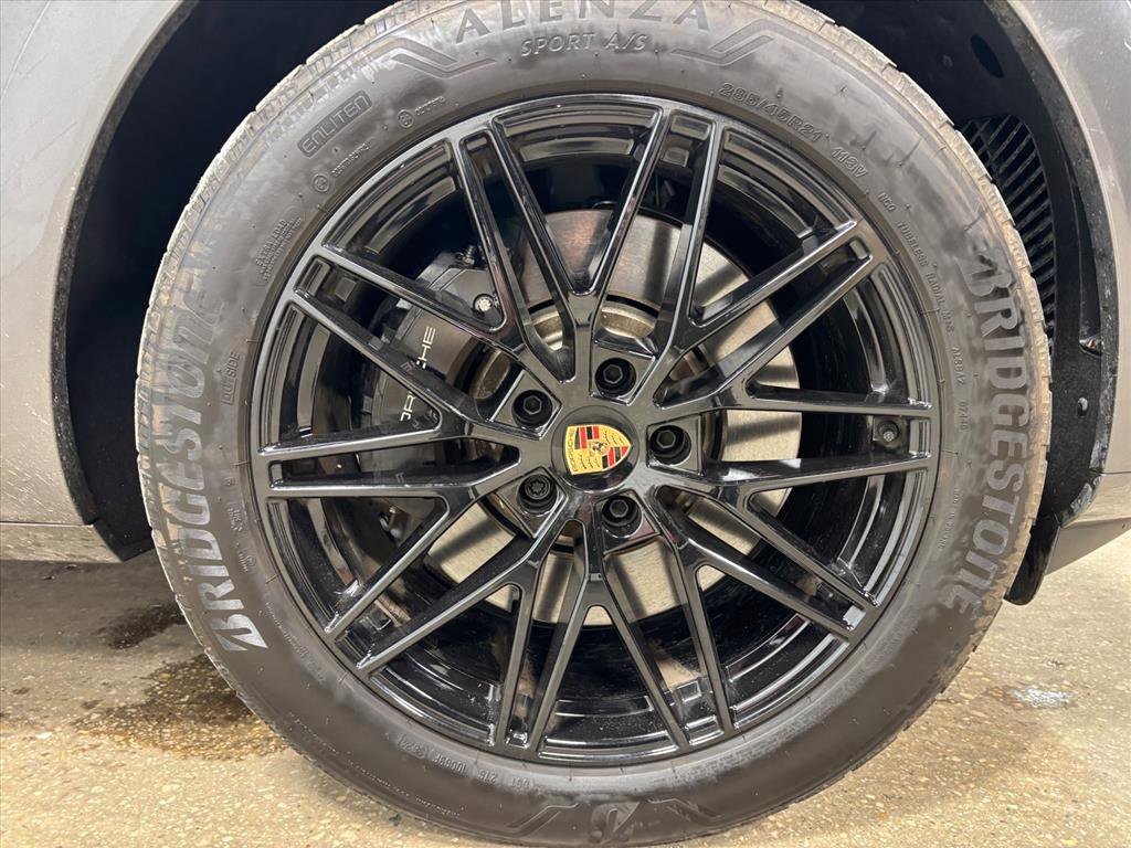 Used 2025 Porsche Cayenne S image 11