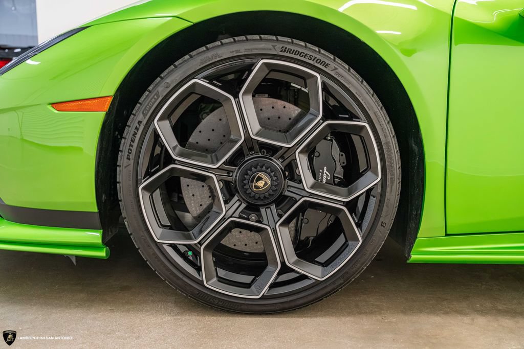 Used 2024 Lamborghini Huracan Tecnica RWD image 6