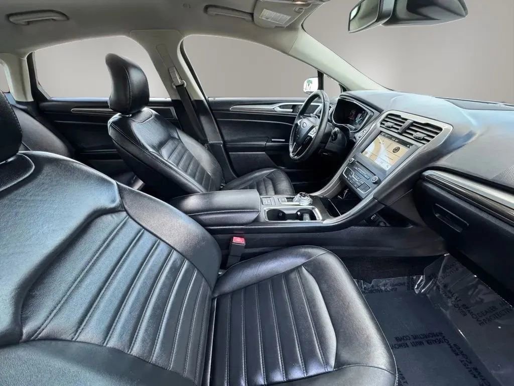 Used 2018 Ford Fusion SE w/ Equipment Group 602A FWD image 16
