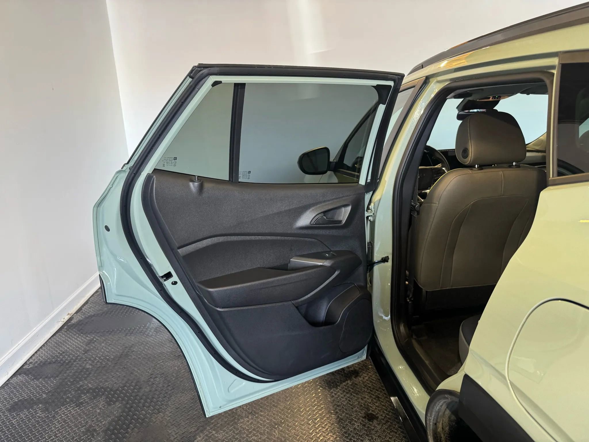 Used 2025 Chevrolet Trax ACTIV w/ Driver Confidence Package image 28