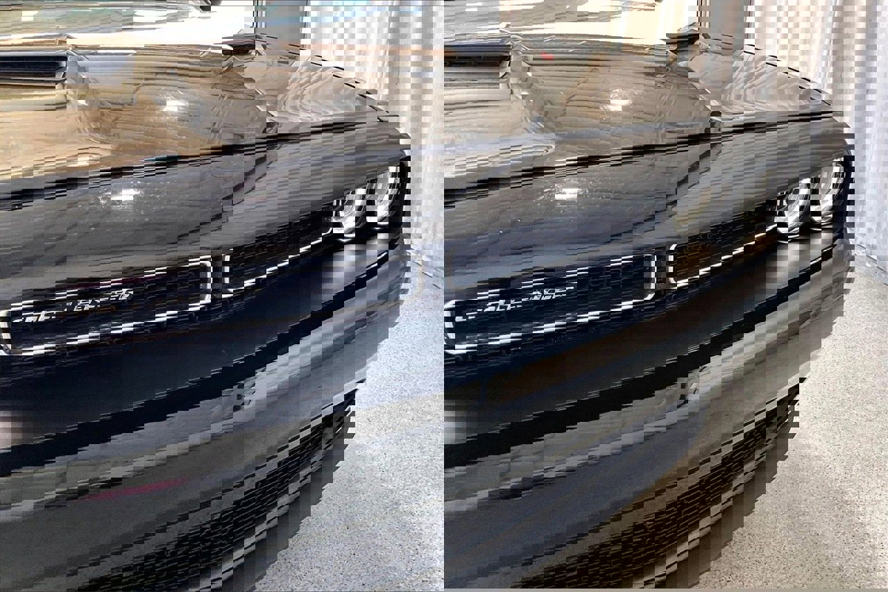 Used 2023 Dodge Challenger SXT image 7