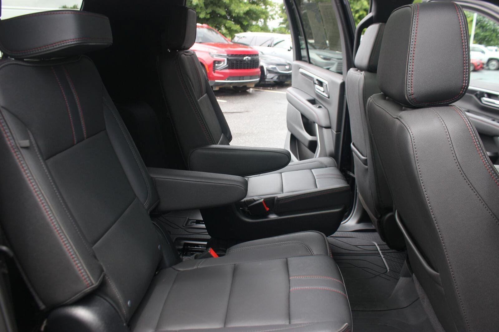 Used 2025 Chevrolet Suburban RST w/ RST Capability Package AWD/4WD image 36
