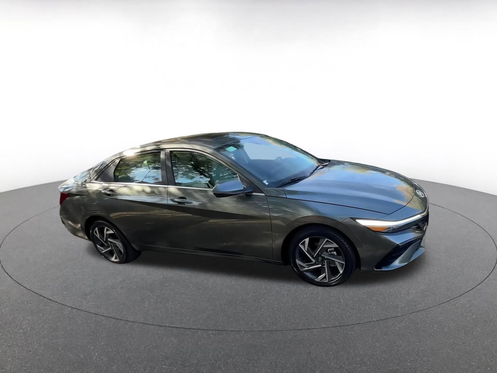 Used 2025 Hyundai Elantra Limited video 2