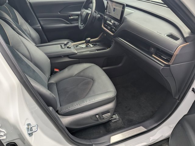 Used 2025 Toyota Grand Highlander AWD Hybrid image 12