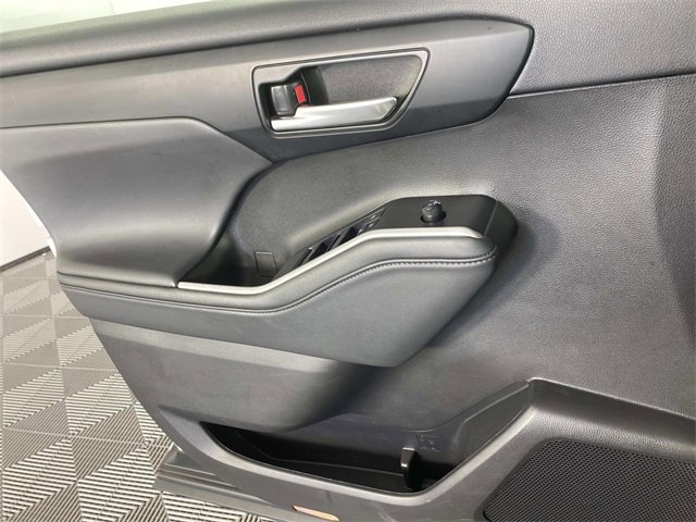 Used 2022 Toyota Highlander XLE image 26