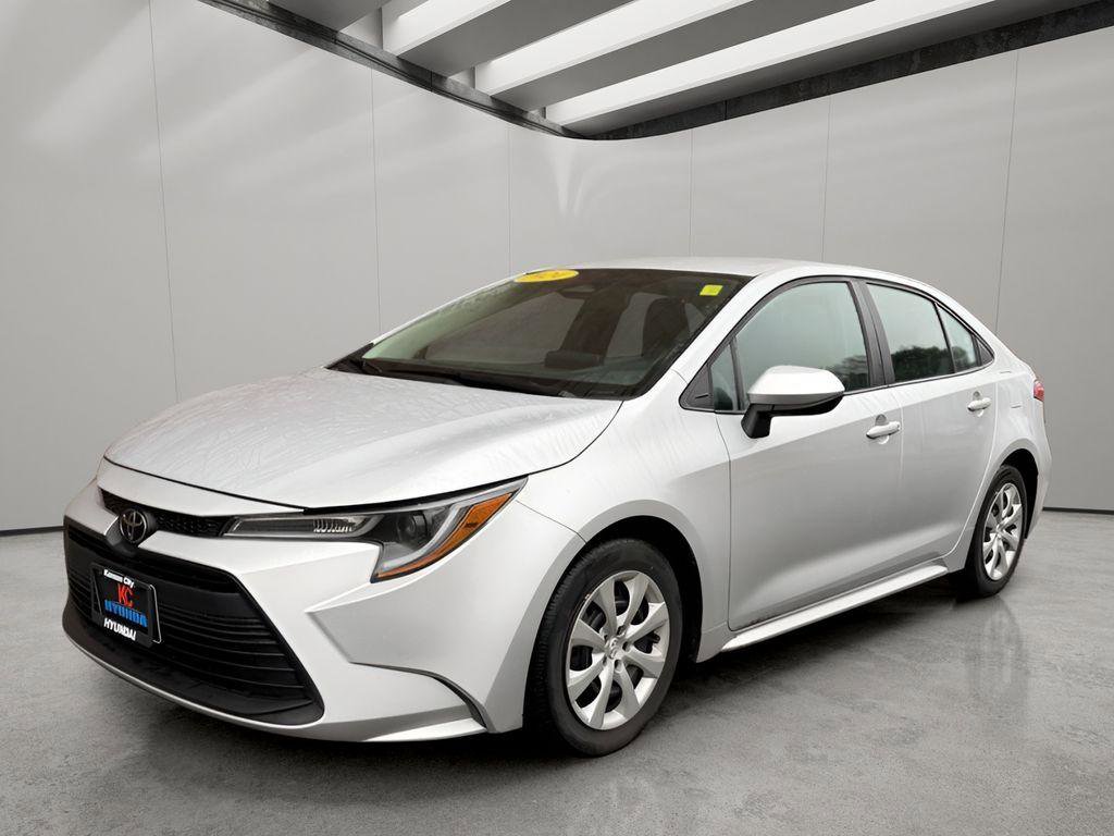 Used 2024 Toyota Corolla LE image 1
