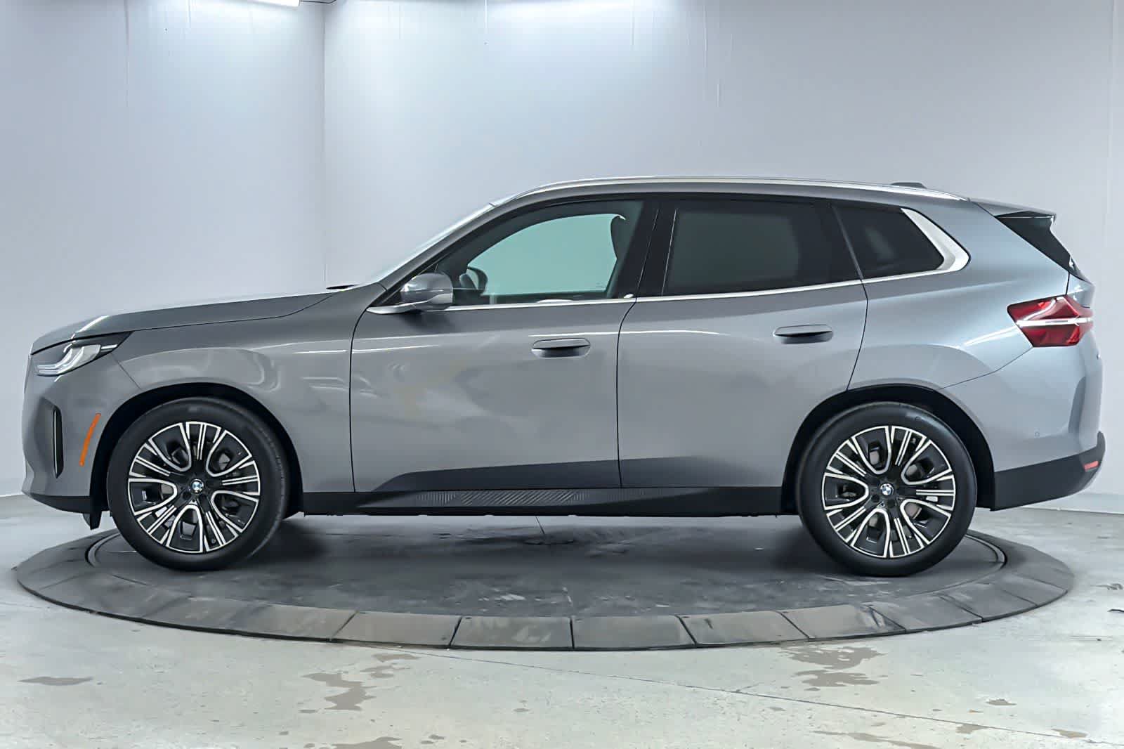Used 2025 BMW X3 xDrive30i w/ Convenience Package AWD/4WD image 5