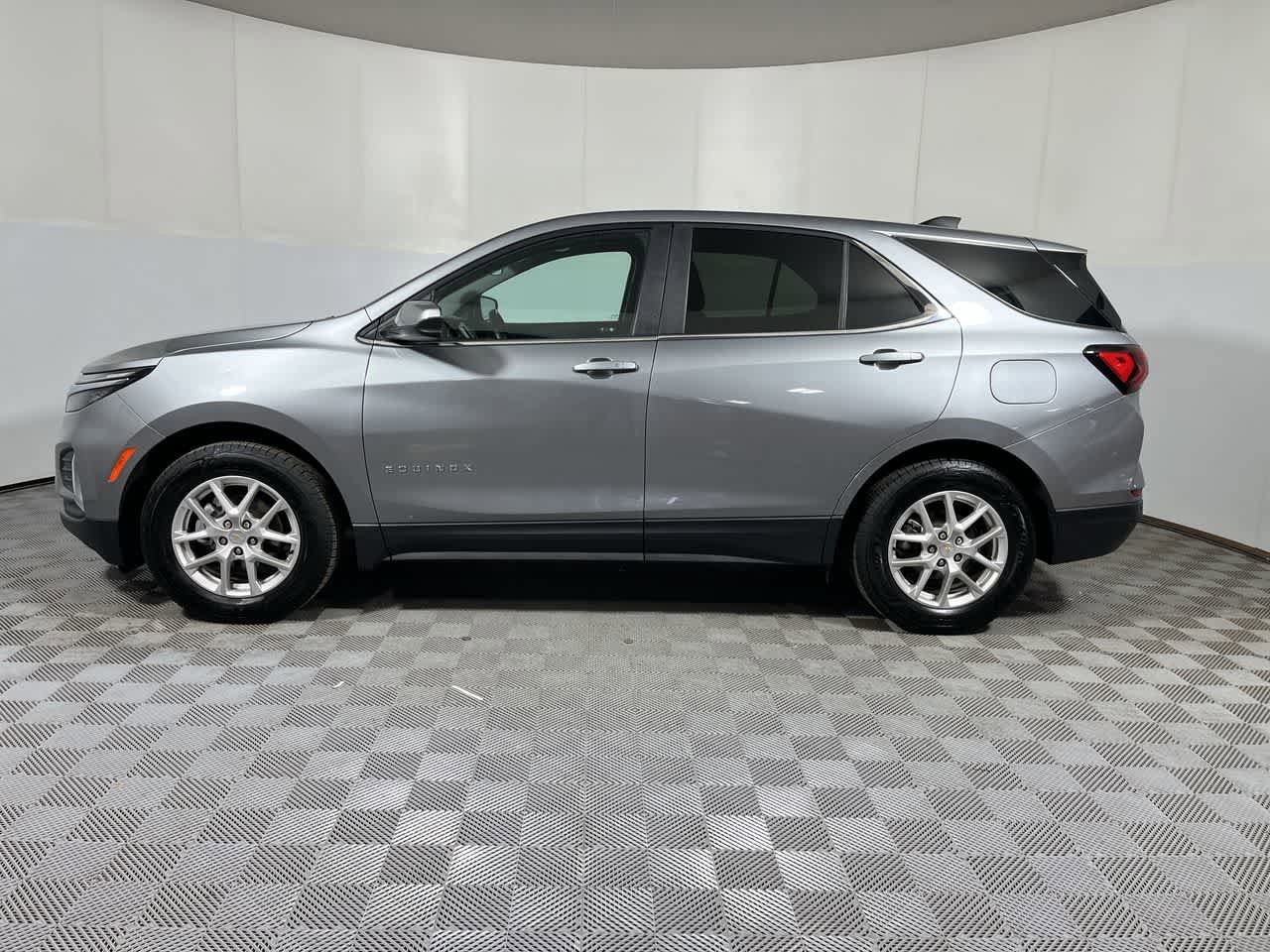 Used 2024 Chevrolet Equinox LT w/ Driver Convenience Package FWD image 5