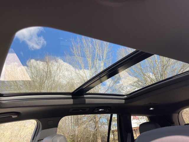 New 2025 Cadillac XT6 Luxury image 31