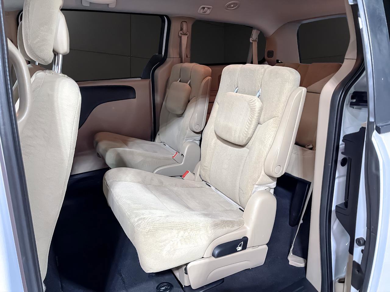 Used 2016 Dodge Grand Caravan SXT image 13