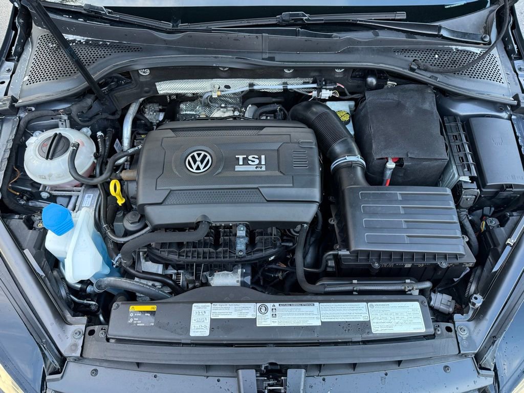 Used 2017 Volkswagen Golf R 4-Door image 9