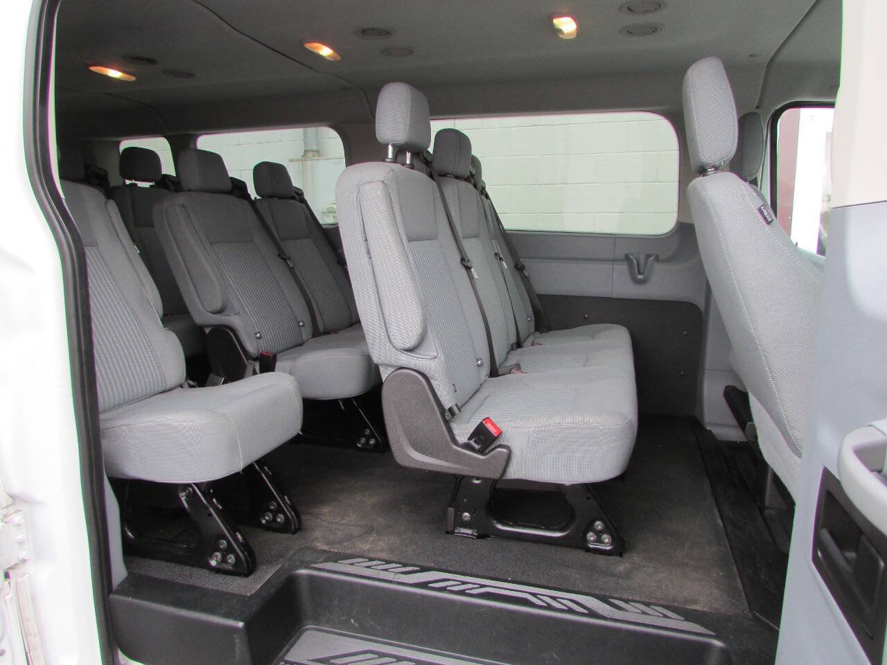 Used 2015 Ford Transit 350 XLT RWD image 5