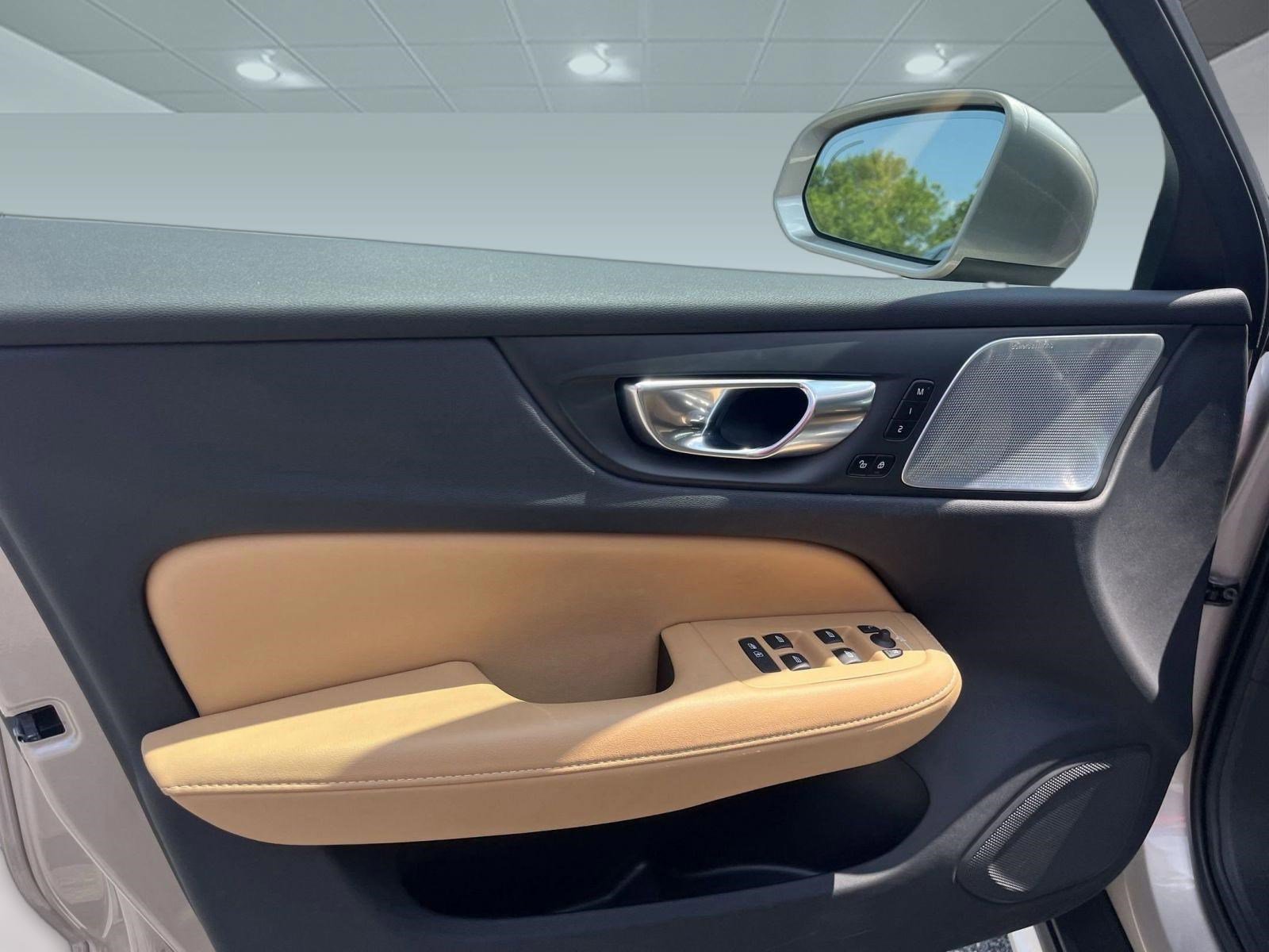 Certified 2025 Volvo V60 B5 Cross Country Ultra image 13