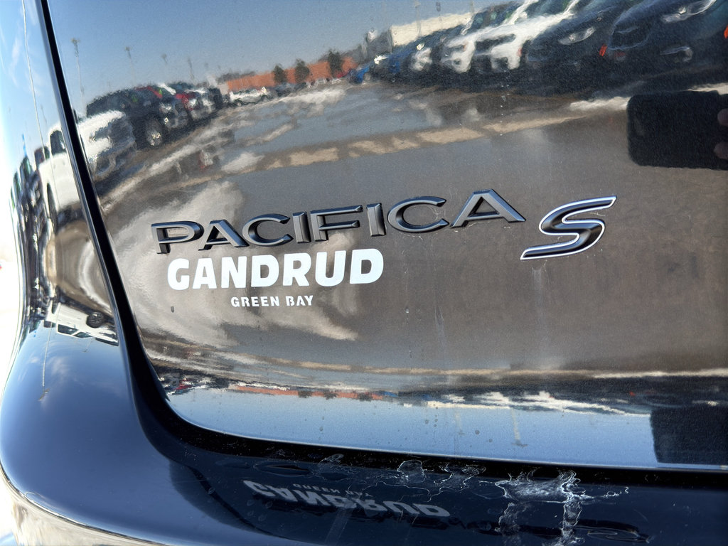 Used 2023 Chrysler Pacifica Touring-L w/ S Appearance Package image 8