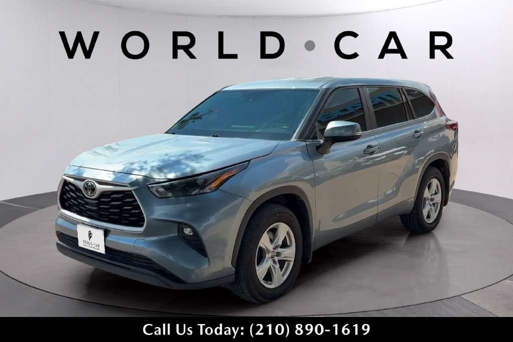Used 2023 Toyota Highlander LE FWD image 7