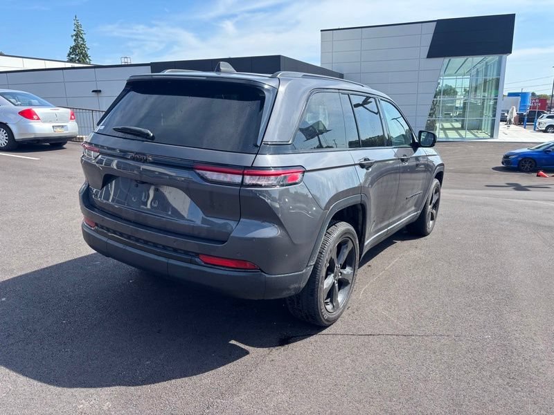 Used 2023 Jeep Grand Cherokee Altitude AWD/4WD image 8